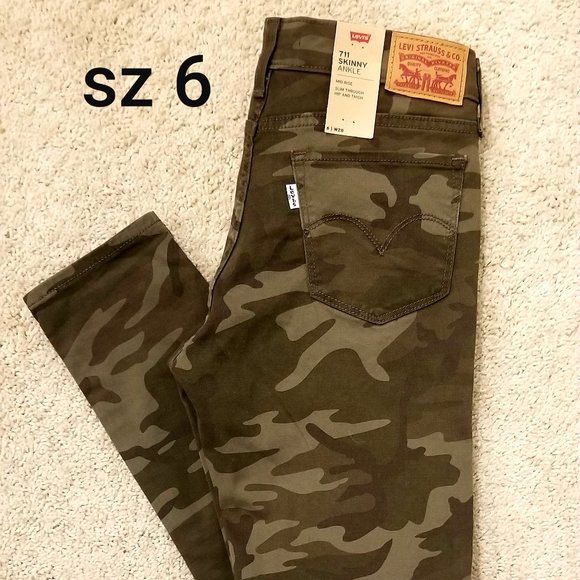 Women's Levi Jean's - Picture 1 of 6